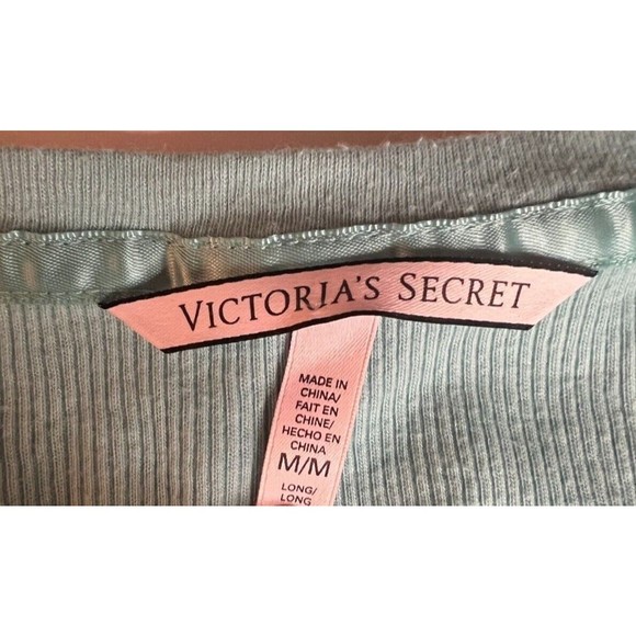 Victoria Secrets Womans Blue Lightweight Long Sleeve Shirt Size Medium - Picture 2 of 6